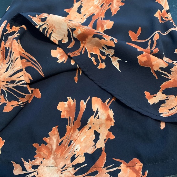 LuLu’s crop blouse M navy print zip back - Picture 5 of 9